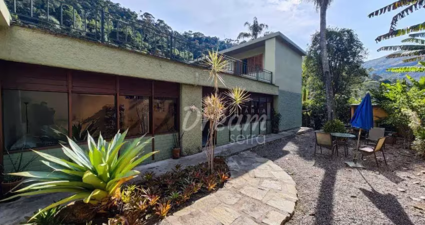 Casa com 5 dormitórios à venda, 250 m² por r$ 795.000,00 - pessegueiros - teresópolis/rj