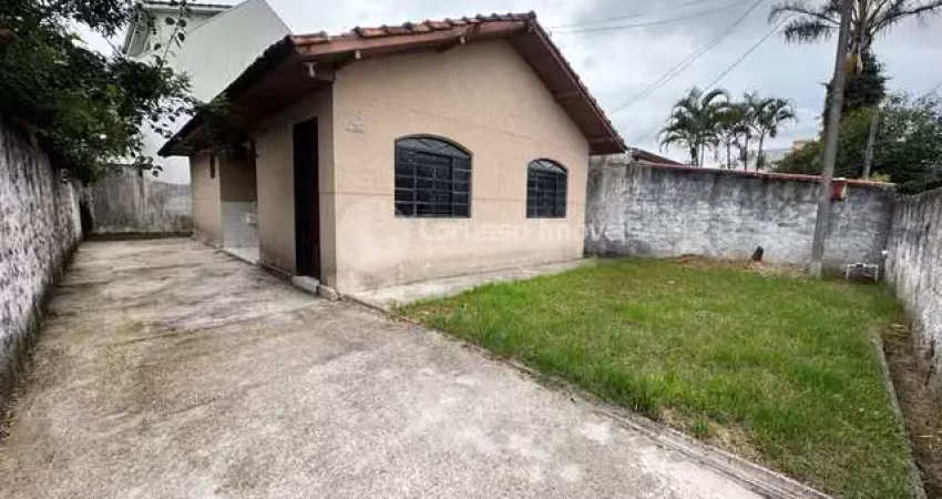 Casa com 3 quartos para alugar na Rua Oscar Schrappe Senior, 439, Capão da Imbuia, Curitiba