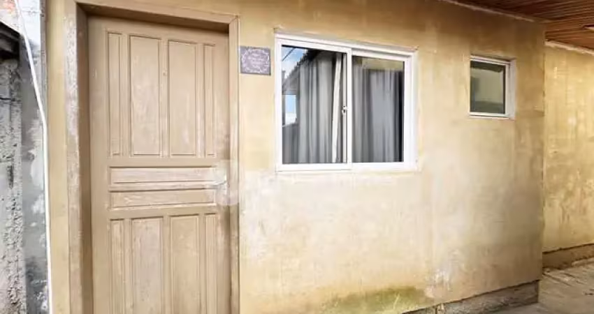 Casa com 2 quartos para alugar na Rua Clávio Molinari, 625, Capão da Imbuia, Curitiba