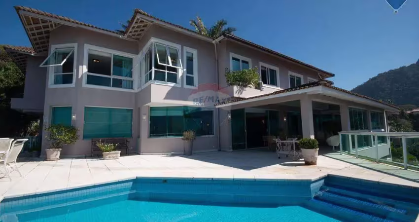 Vendo casa de alto luxo no joá.  exclusividade, privacidade e vista eterna para o mar  2.500m2 terreno / 863m2 de área útil. 5 suites