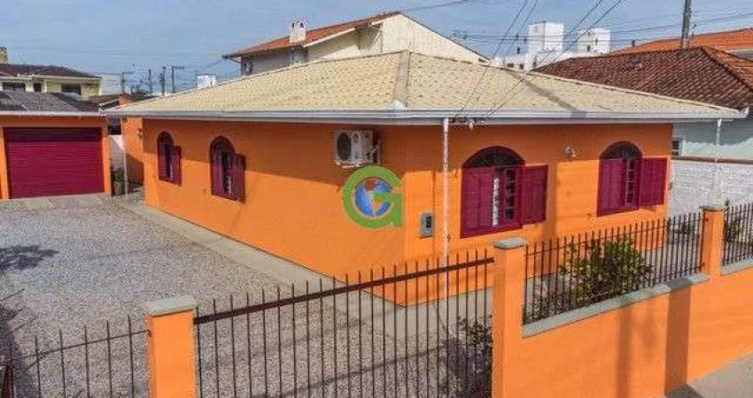 Casa à venda no Aririú, em Palhoça com 90 m² de área privativa, 4 dormitórios, 1