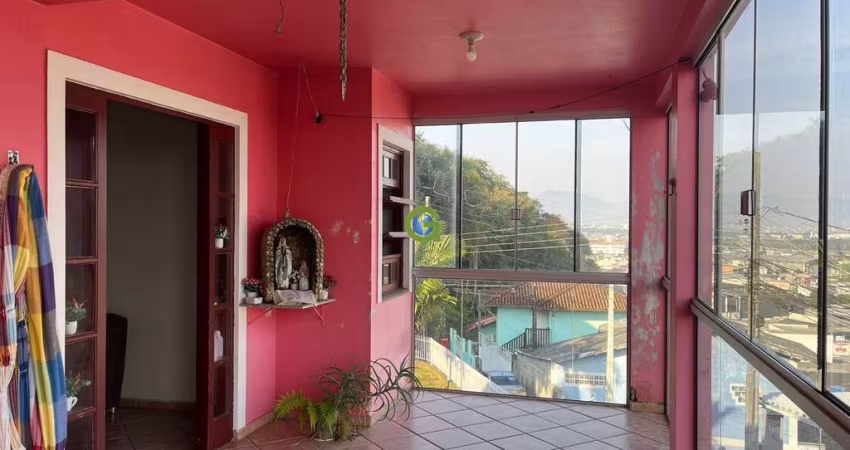 Excelente casa à venda em Forquilhinhas, São José.