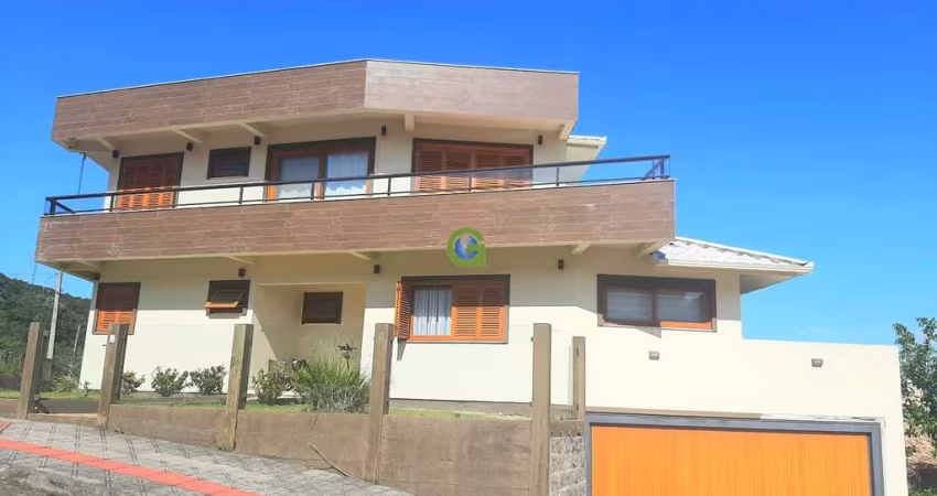 Ótima Casa à venda no Centro de Garopaba.