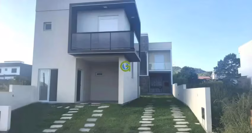 Ótimo Sobrado à venda, no Lot. Parques Garopaba, bairro Ambrósio, em Garopaba.