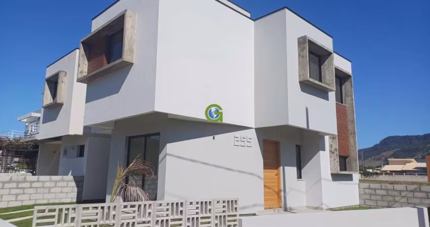 Ótimo Sobrado à venda no bairro Areias de Palhocinha em Garopaba!