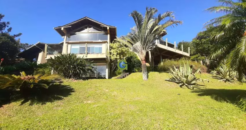 Magnífica Casa Alto Padrão na Praia da Silveira, em Garopaba.