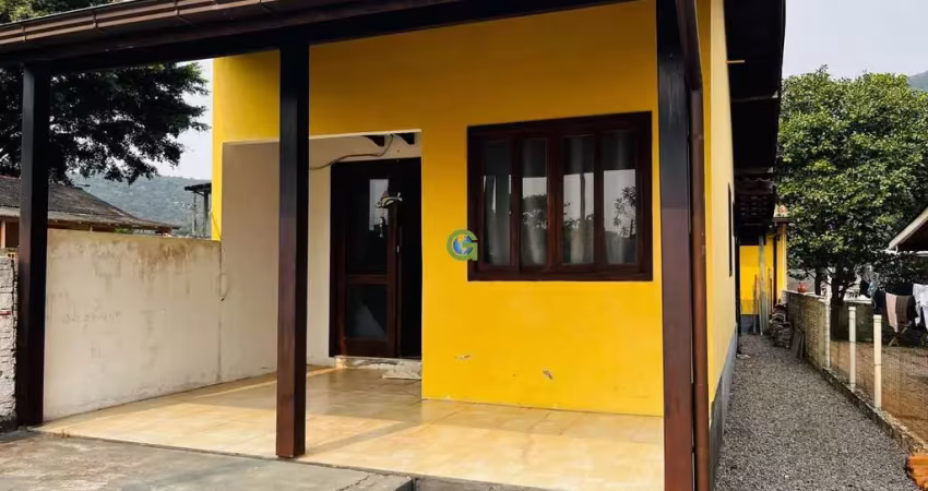 Casa com 2 Quartos e Ótima Localização a 500m da Praia – Gamboa, Garopaba