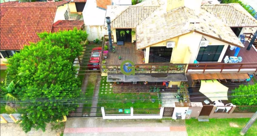 Casa a venda no Centro de Garopaba!