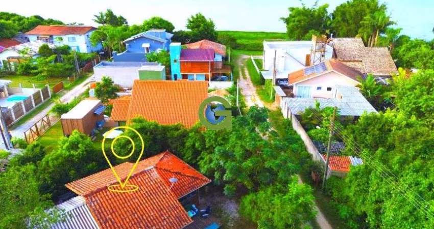 Casa à venda no bairro Alto Arroio, em Imbituba, próxima à Lagoa de Ibiraquera.