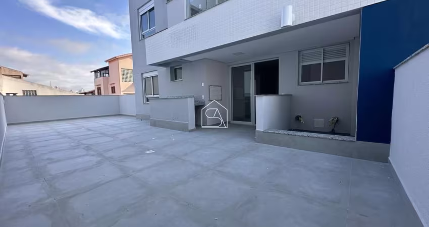 Apartamento com amplo terraço à venda em Barreiros