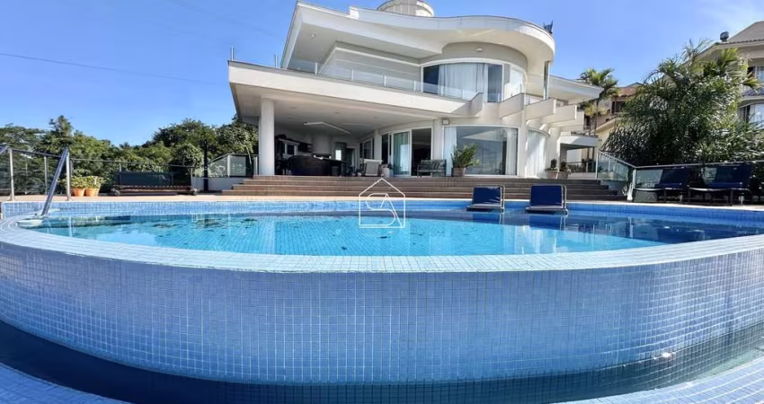 Casa em condomínio fechado, com 4 suítes, com vista mar, no Bosque das Mansões.