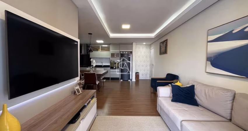 Amplo apartamento com 02 dormitórios sendo 01 suíte na Praia Comprida, São José