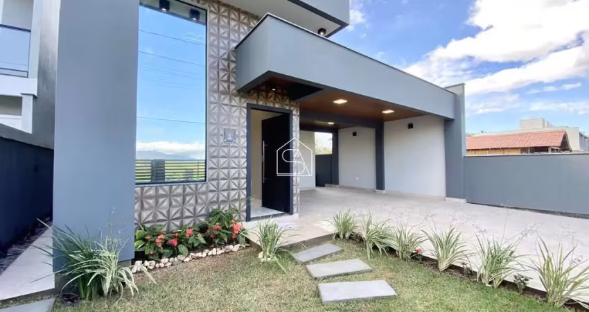 Casa de 3 dormitórios à venda em Forquilhinhas, São José.