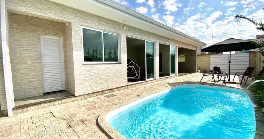 Casa com 4 dormitórios sendo uma suíte com piscina em São José-SC