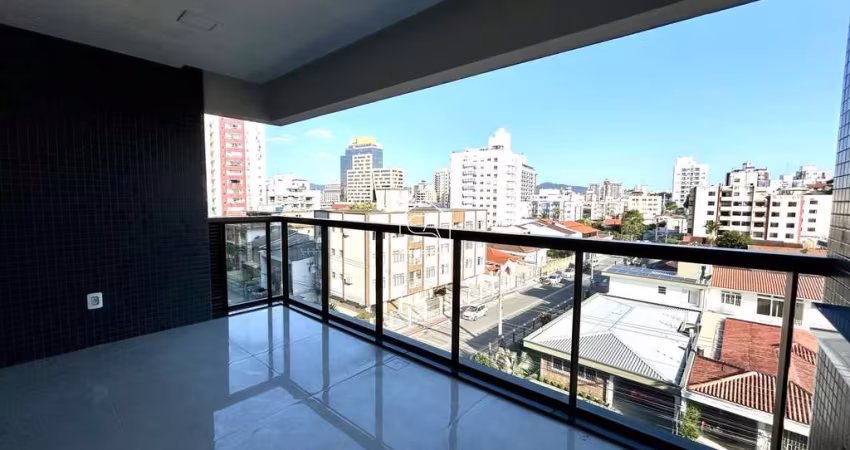 Apartamento com 3 suítes com lavabo e 2 vagas de garagem no Canto-Florianópolis