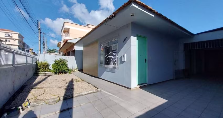 Ampla Casa com Edícula à venda no Bairro Areias , São José SC.
