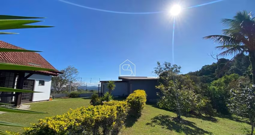 Casa em condomínio fechado, no Bosque das Mansões, São José.