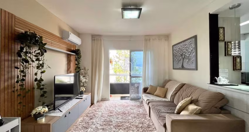 Apartamento 02 dormitórios com sacada no bairro Areias, São José, SC.