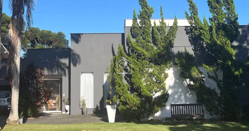 Charmosa casa à venda em condomínio fechado,  Bosque das Mansões.