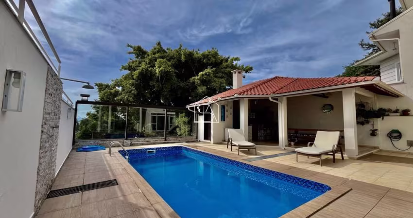 Casa alto padrão com 1 suíte master e 02 dormitórios demi suite -Ponta de Baixo