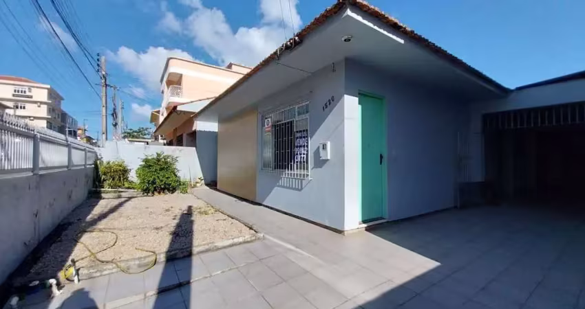 Ampla Casa com Edícula à venda no Bairro Areias , São José SC.