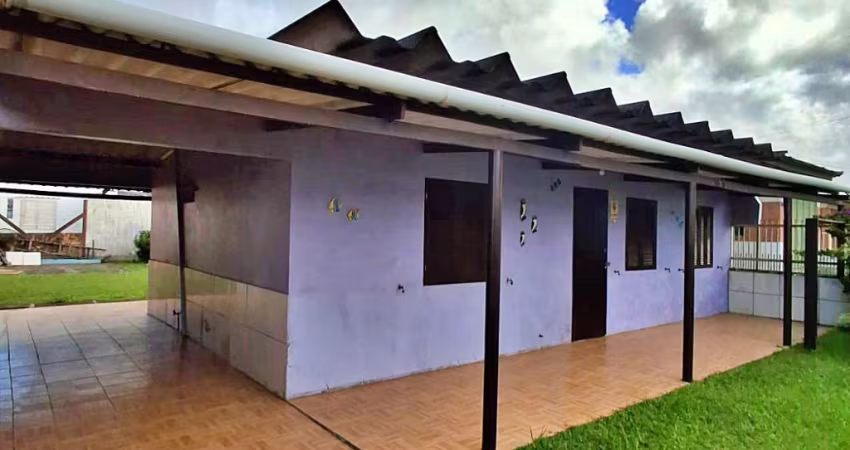 Linda casa no bairro Centro em Quintão, próximo ao Supermercado Asun e a  300m do mar.