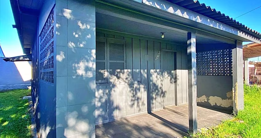 Oportunidade na Praia de Cidreira!    Casa Mista, em amplo terreno contendo ️300m²  escriturado, em bairro amplamente de moradores.