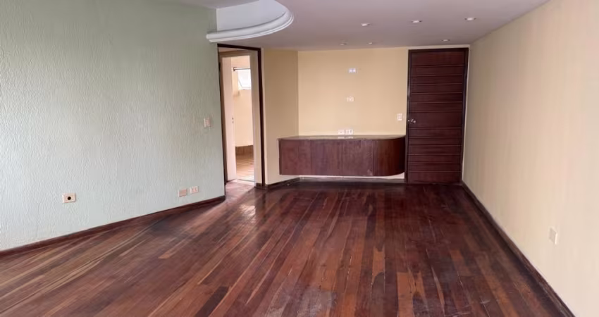 Apartamento Amplo com Vista para o Mar e 150m² de Conforto