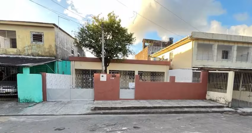 Ampla casa com 3 quartos (1 suíte), 192m² e estrutura para primeiro andar – conforto e potencial de expansão!