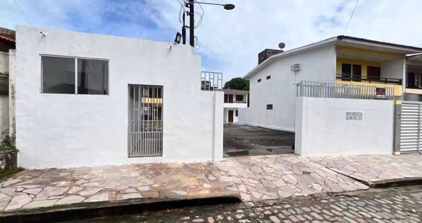 Casa para Venda em Maceió, Feitosa, 3 dormitórios, 1 suíte, 4 banheiros, 2 vagas