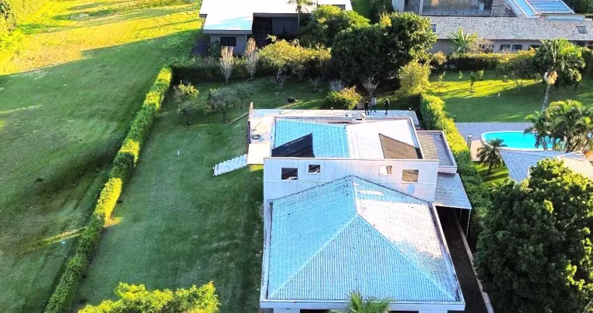 Casa térrea  - condomínio village – com 3 suítes amplas, conceito aberto, fino acabamento - terreno com 1.860 m² com 544m² útil.