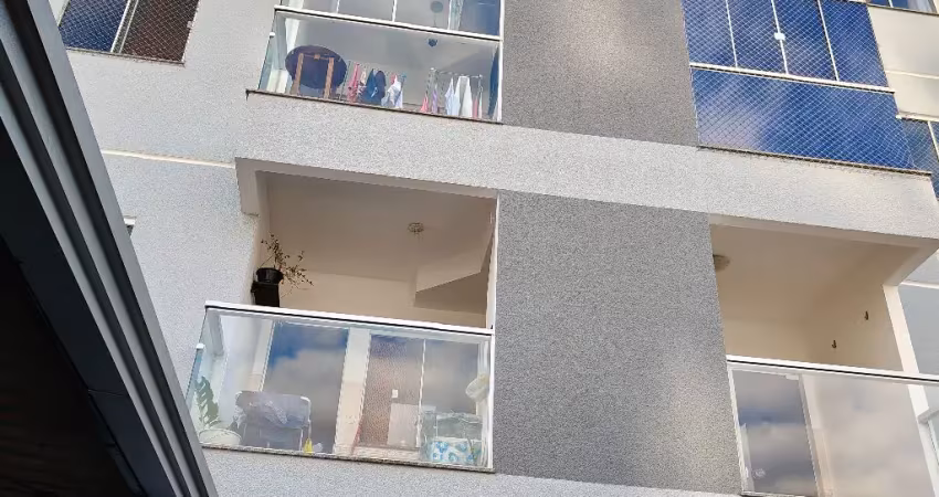 Apartarmento com sacada e churraqueira, dois dormitórios