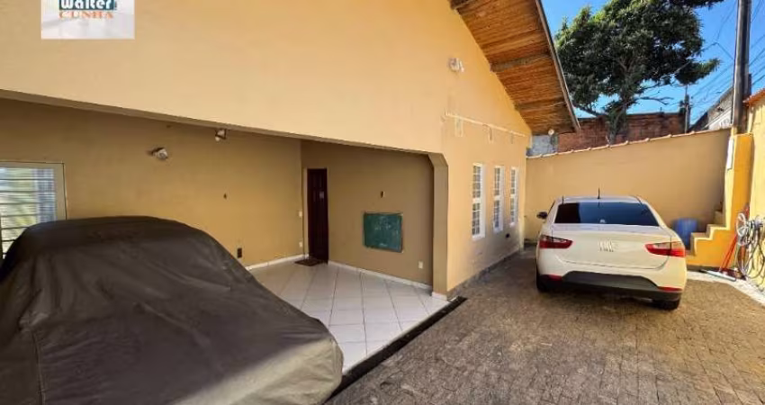 Vendo Casa Jardim Florence região do Campo Grande ampla possuindo 4 dormitórios Aceita Financiamento e FGTS