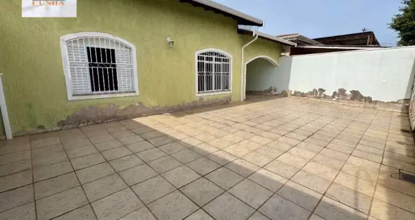 Vendo casa jardim aeronave região do ouro verde 3 dormitórios suíte quintal amplo e ótima localização r$ 550 mil