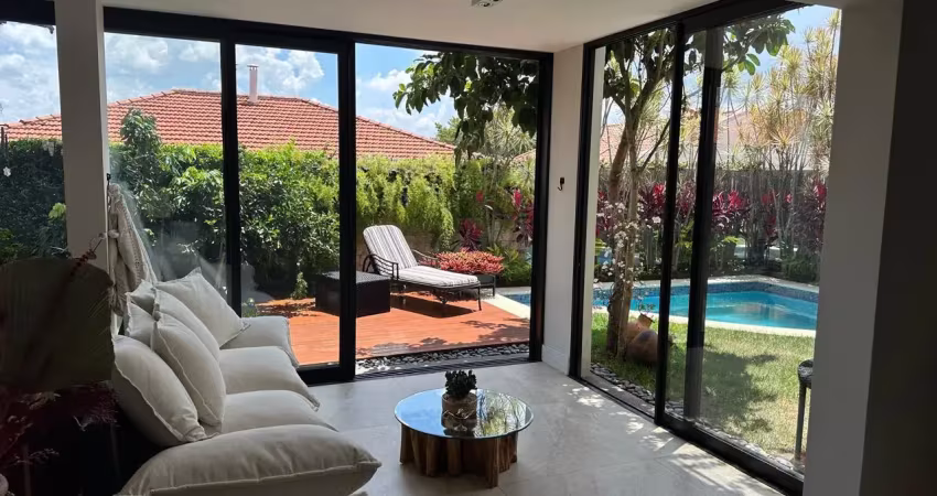 Casa espetacular condomínio 4 suítes  6 vagas de garagem