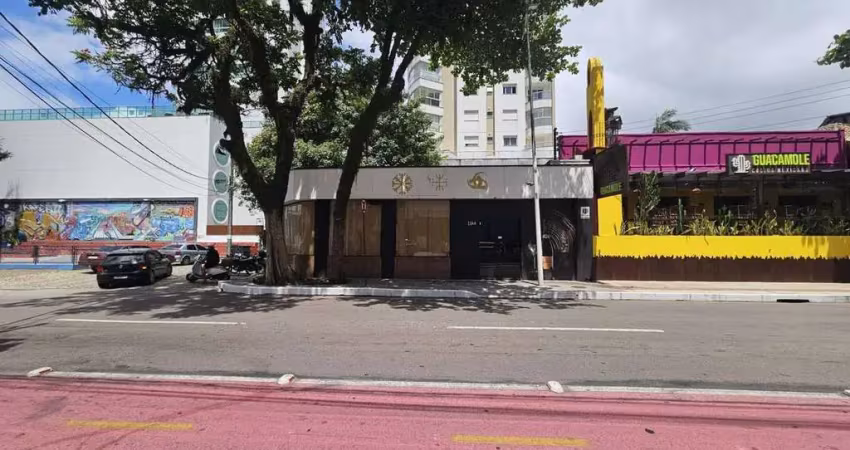 Sala comercial de esquina com estrutura completa e acessibilidade