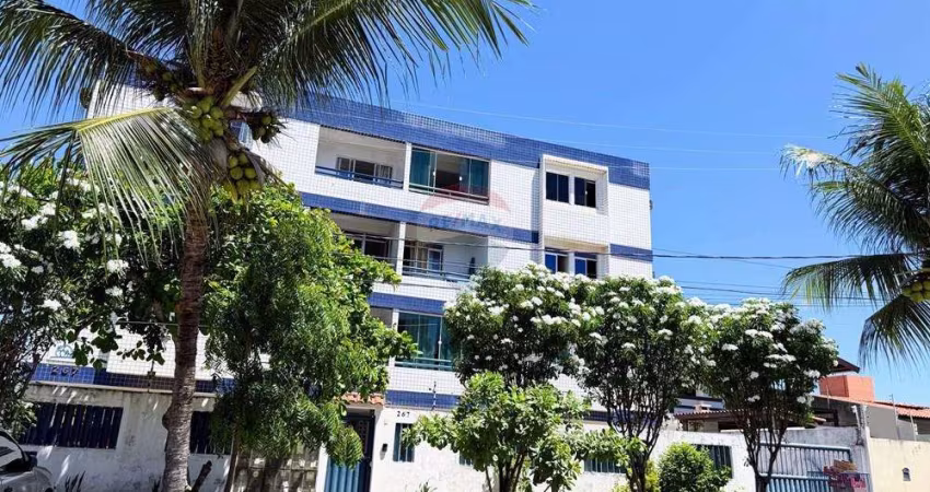 Apartamento em Camboinha, próximo da praia. Com 3 quartos, sendo 1 suíte.