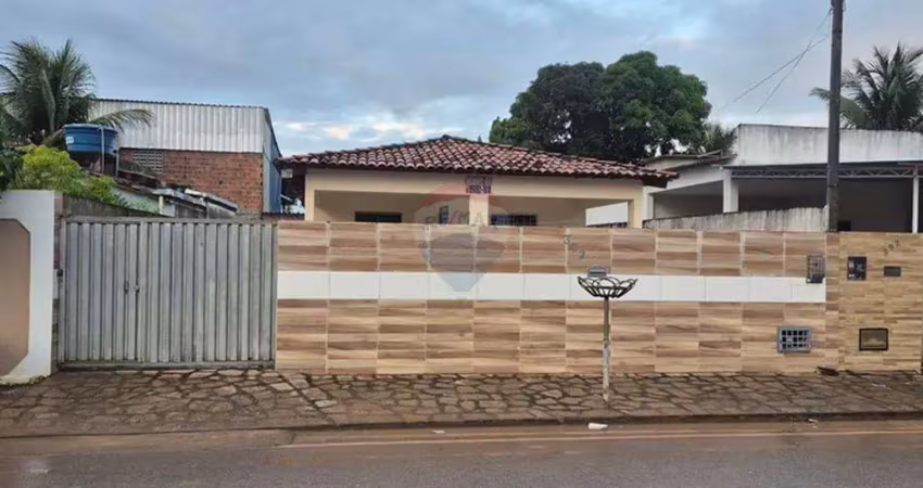 Casa em gramame, reformada e solta, c/ terreno de 10x25m em rua principal