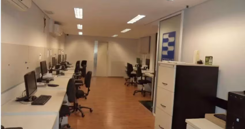 Casa com 1 quarto para alugar na Avenida Pedro Bueno, Jardim Aeroporto, São Paulo