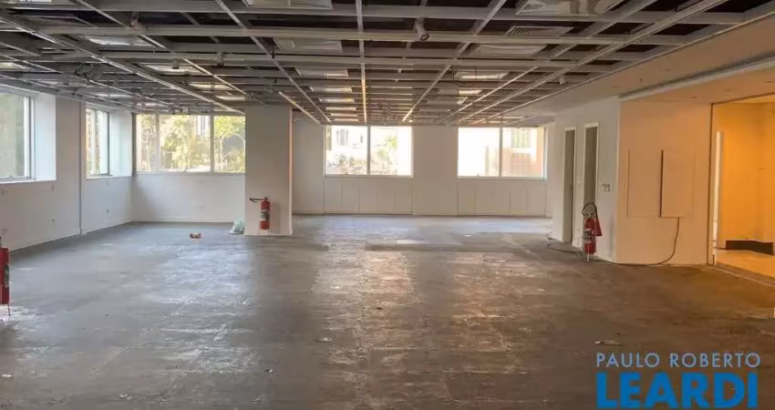 Sala comercial para alugar na Avenida Ibirapuera, Paraíso, São Paulo