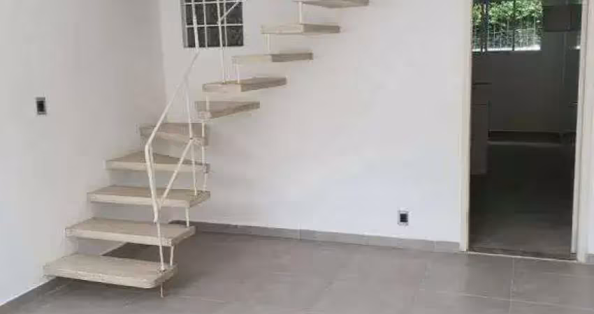 Casa com 2 quartos para alugar na Rua Adolfo Casais Monteiro, Jardim Prudência, São Paulo