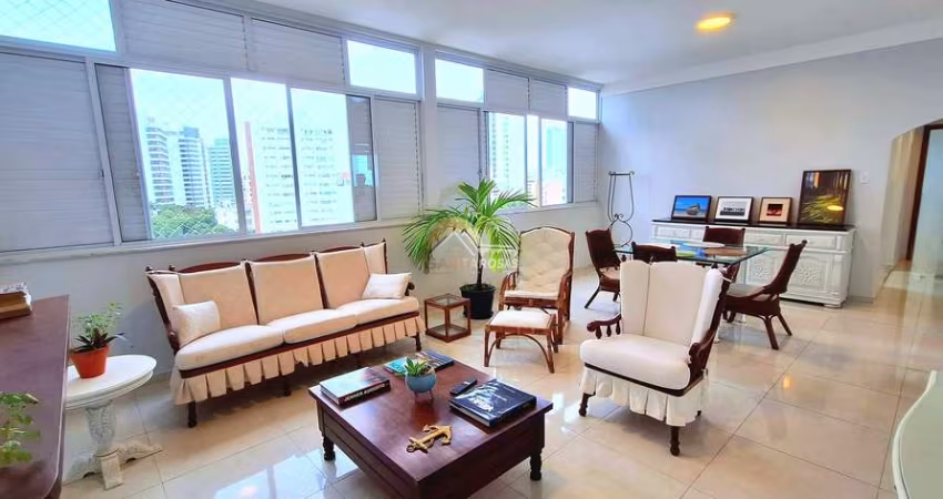 VIVA O CHARME E A CONVENIÊNCIA NO CORAÇÃO DE SALVADOR: APARTAMENTO ESPAÇOSO COM VISTA MAR DESLUMBRA