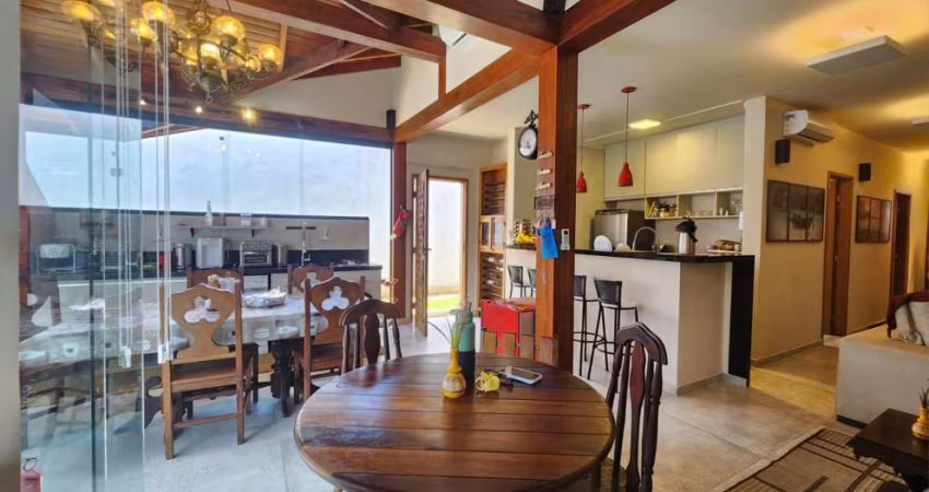 Casa - Padrão, para Venda em Ubatuba/SP
