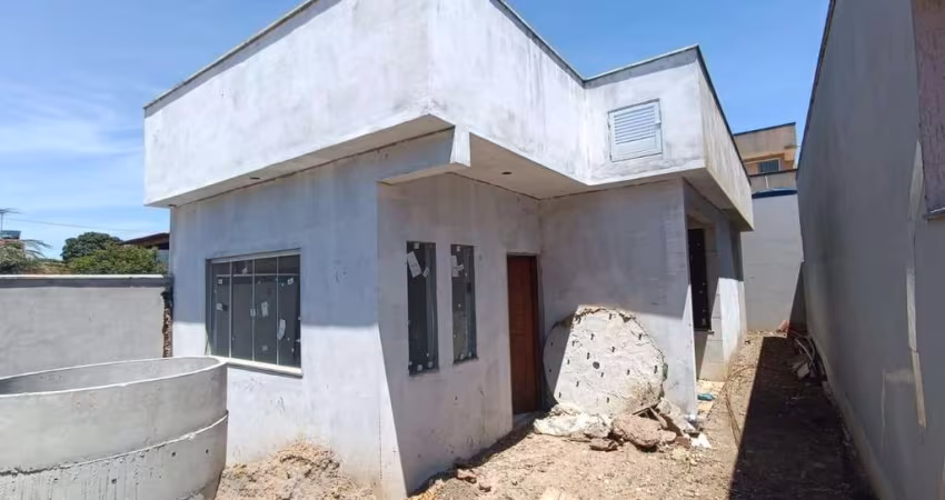 Casa para Venda em Rio das Ostras, Loteamento Extensão do Serramar, 2 dormitórios, 1 suíte, 2 banheiros, 1 vaga