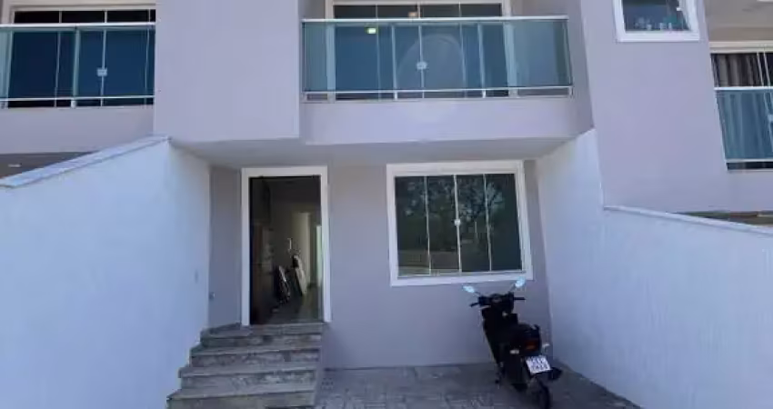 Casa para venda em macaé, cavaleiros, 3 dormitórios, 1 suíte, 2 banheiros, 1 vaga