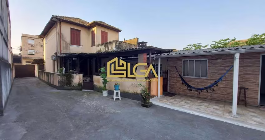 Casa a venda - Macuco - Santos | Terreno amplo