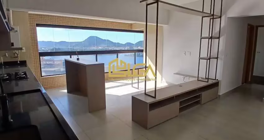 Vista privilegiada e qualidade de vida na ponta da praia – locação imperdível!