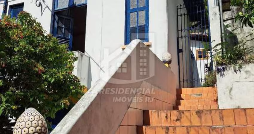 Casa de vila para venda com 147 m² com 2 quartos em Catete - RJ