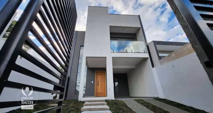Maravilhoso sobrado com 3 quartos sendo 1 suíte com sacada, 2 vagas de garagem  à venda - De R$ 730.000,00 por R$ 700.000,00 - Tingui - Curitiba/PR