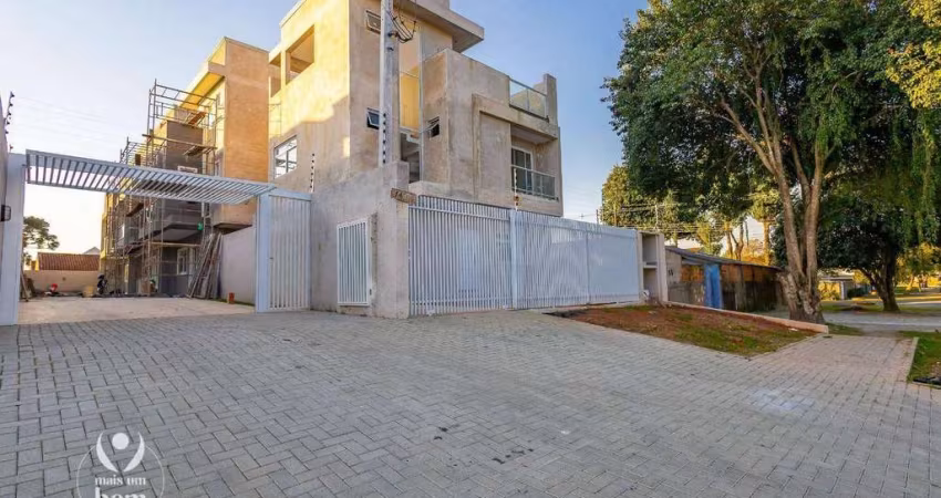 Sobrado em Condomínio Fechado à venda no Bairro Alto.   3 Quartos, Suíte, terraço com churrasqueira e 2 Vagas de garagem